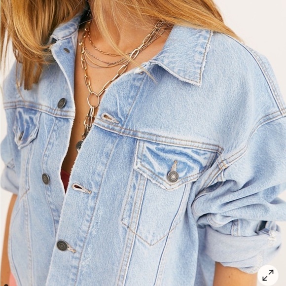 Free People WTF Slouchy Amelia Trucker Distressed Raw Hem Denim Jacket EUC S - Picture 6 of 10